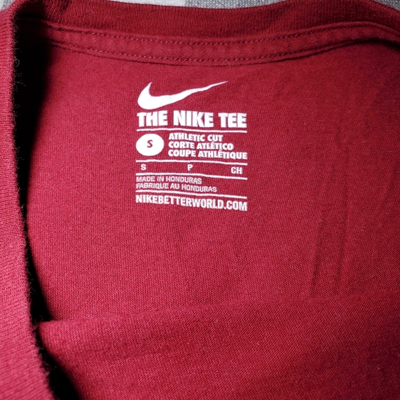Nike SB Graphic T-Shirt Burgundy Small - Picture 4 of 5